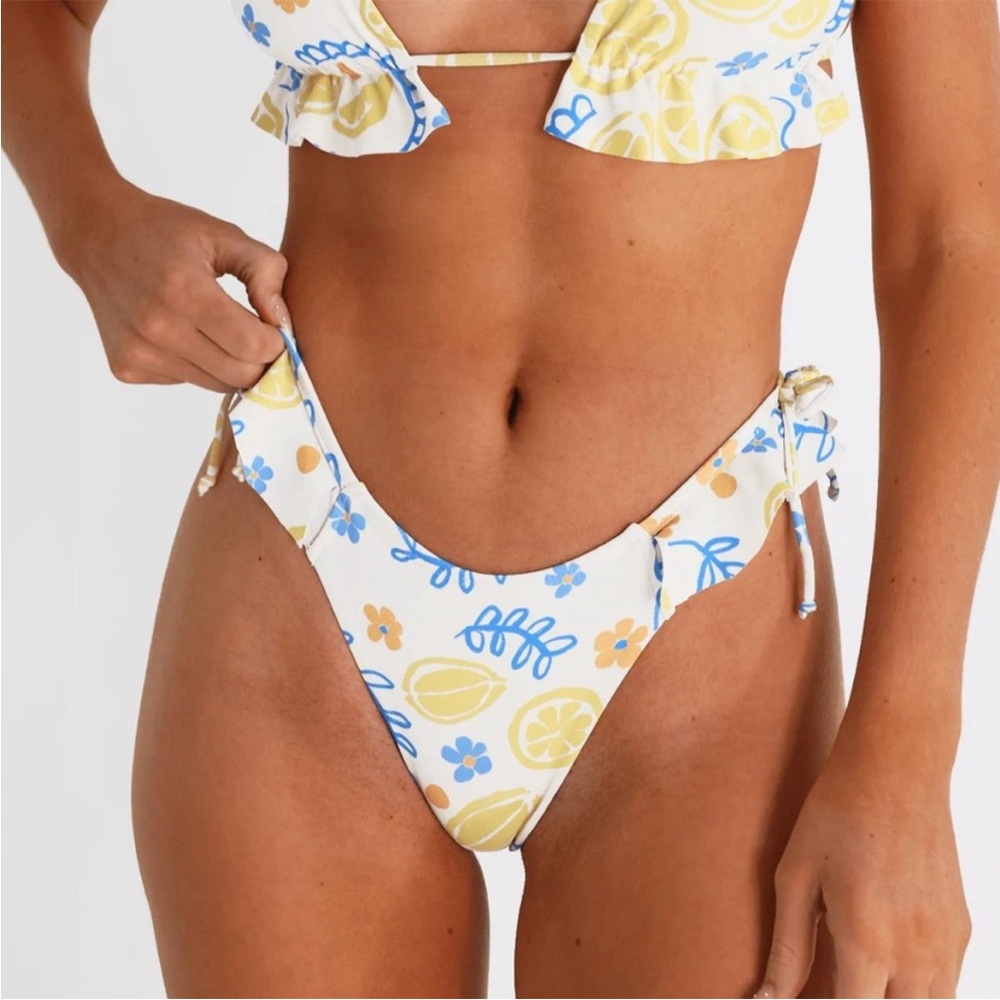 NWT Aurelle M Limoncello Ruffle Tie Bottom medium women yellow blue